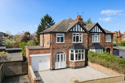 Property on Abbey Road, NG2 5NF