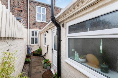 Property on Salisbury Terrace, YO26 4XR