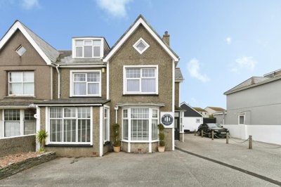 Property on TR7 3AY