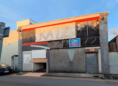 Property on SA11 1EE