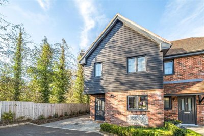 Property on Hunterswood, GU30 7ZF