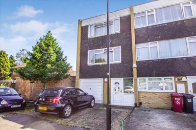 Property on SL3 8LQ