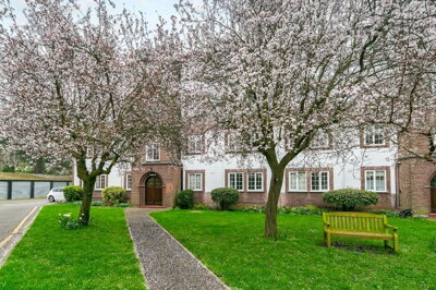 Property on Kew Road, TW9 3EA