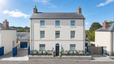 Property on Stret Rosemelin, TR1 1FR