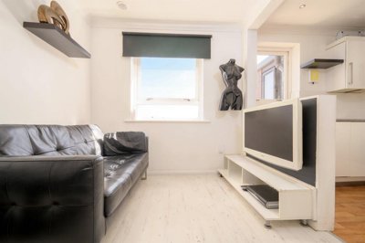 Property on NN16 8RW