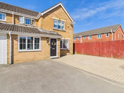 Property on Maes Y Wawr, SA7 0HL