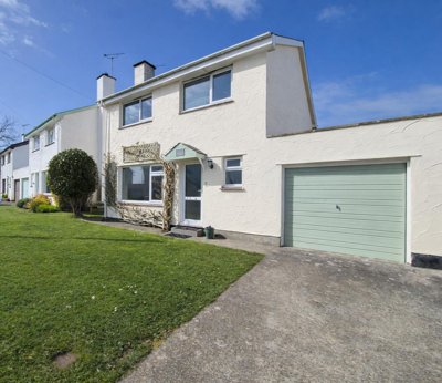 Property on Y Ddôl, LL53 6JA