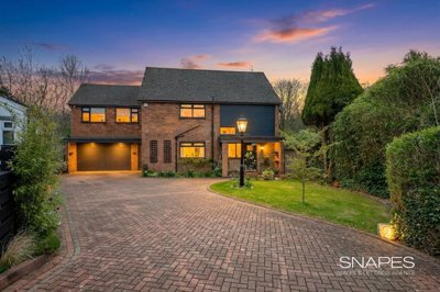 Property on Broadhill Close, SK7 3BY