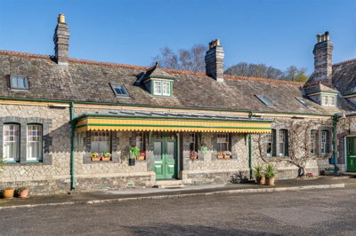 Property on Quant Park, PL19 0JQ