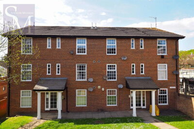 Property on High Road, IG10 1RB