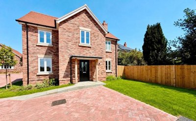 Property on Warsash Road, SO31 9HW