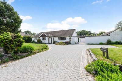 Property on Edneys Lane, PO7 6JJ