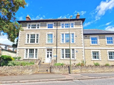 Property on London Road, OX26 6BP