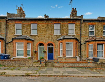 Property on Theobalds Avenue, N12 8QG