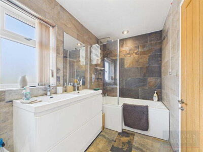 Property on Weinahr Close, LE16 8QX