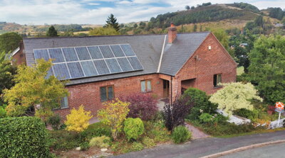 Property on Llwyn-Y-Garth, SY22 5JZ