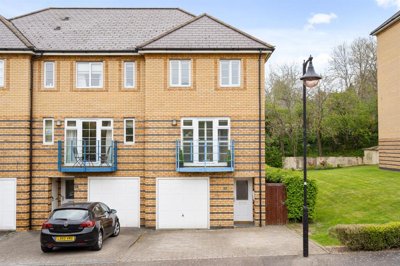 Property on Newland Gardens, SG13 7WN