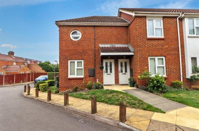 Property on Yew Tree Court, WD6 3HW