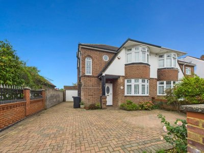 Property on Glenavon Gardens, SL3 7HW
