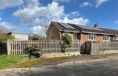 Property on Glebe Close, RG25 2AA