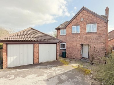 Property on Cheviot Gate, BD12 0EA