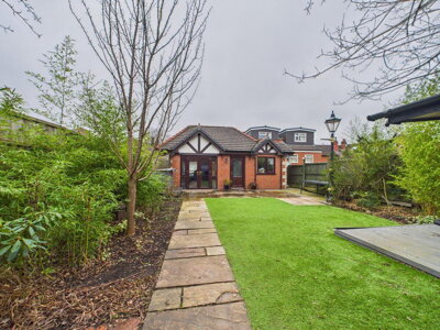 Property on Kingsway, M24 1LS