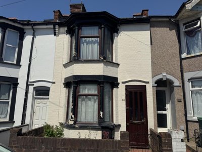 Property on Princes Avenue, WD18 7RS