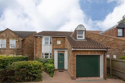 Property on Victoria Mews, NE2 1ER