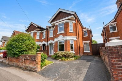 Property on St James Road, SO15 5HF