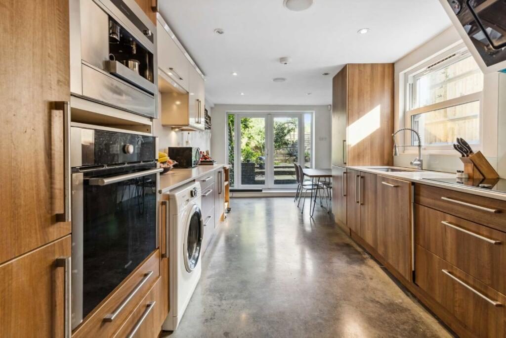 Terraced House