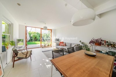 Property on Oakfield Road, N4 4NP