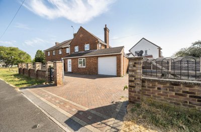 Property on Croft Green, LU6 1EG