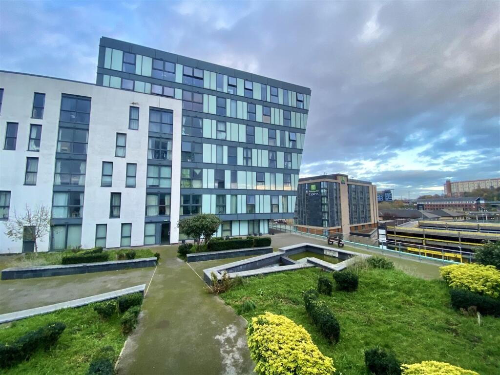 Property main image