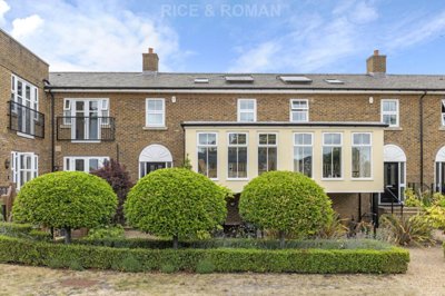 Property on High Road, KT14 7BT