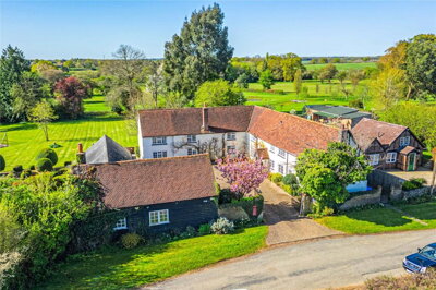 Property on Venus Hill, HP3 0PG