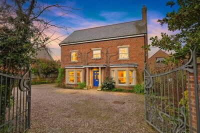 Property on Narrow Lane, LL12 8EN