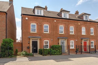 Property on Greenkeepers Road, MK40 4FS