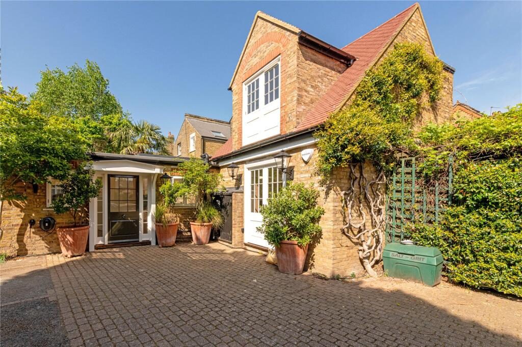 Terraced House