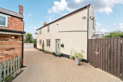 Property on Brackley Road, NN12 6DJ
