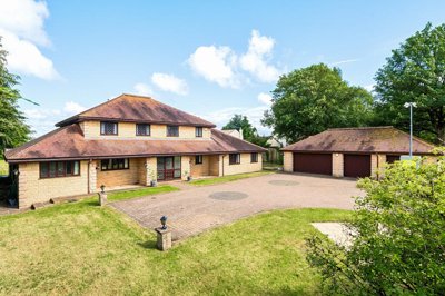 Property on Silver Street, BA3 2UD