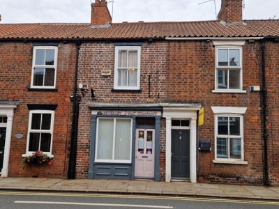 Property on Lairgate, HU17 8EU