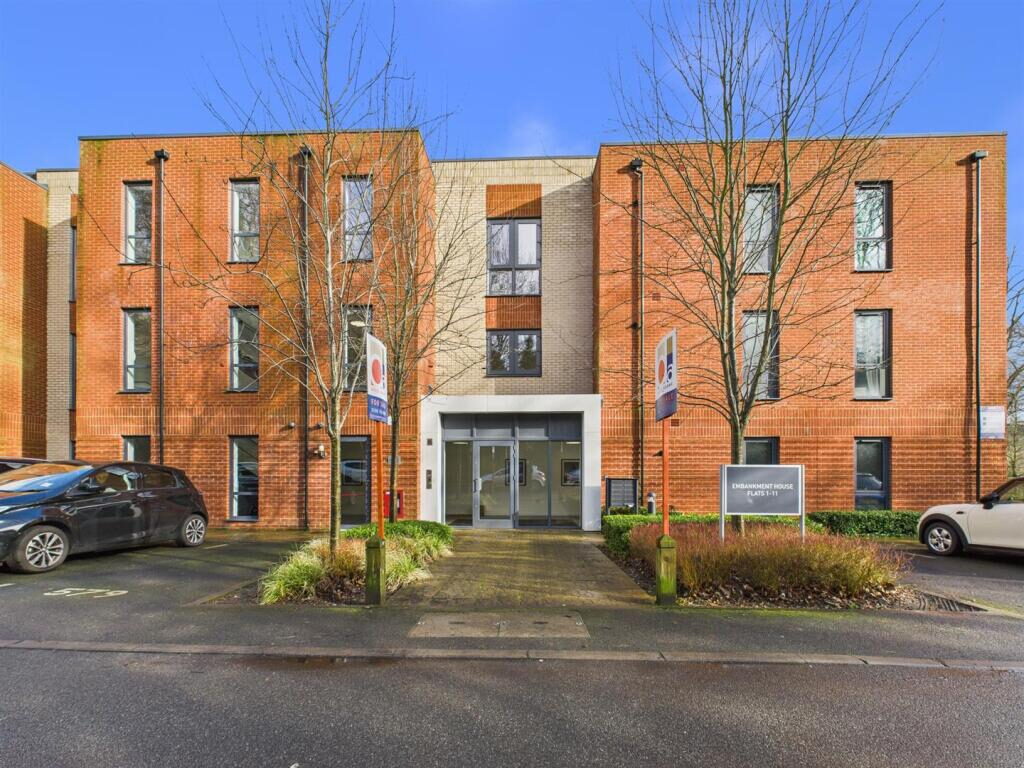 Property main image