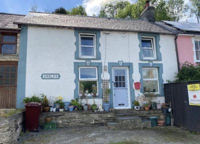 Property on SA37 0EY