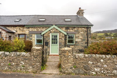 Property on LL51 9UJ