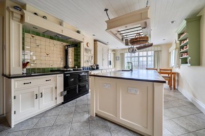 Property on Kew Lane, SO31 8DG