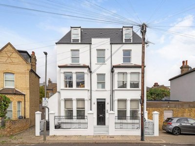 Property on Rossiter Road, SW12 9RY
