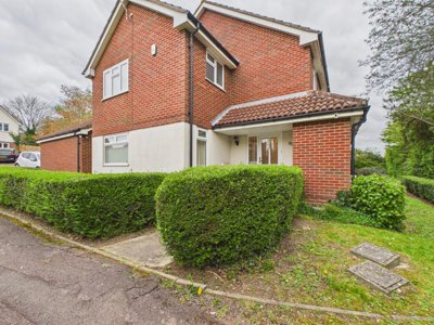 Property on Finbeck Way, RG6 4AH