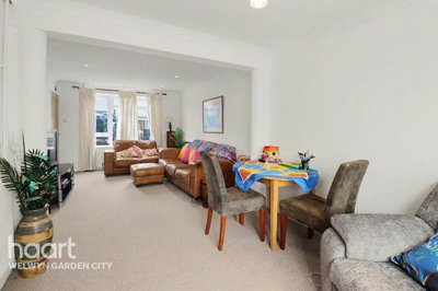 Property on Wellcroft Road, AL7 3JX