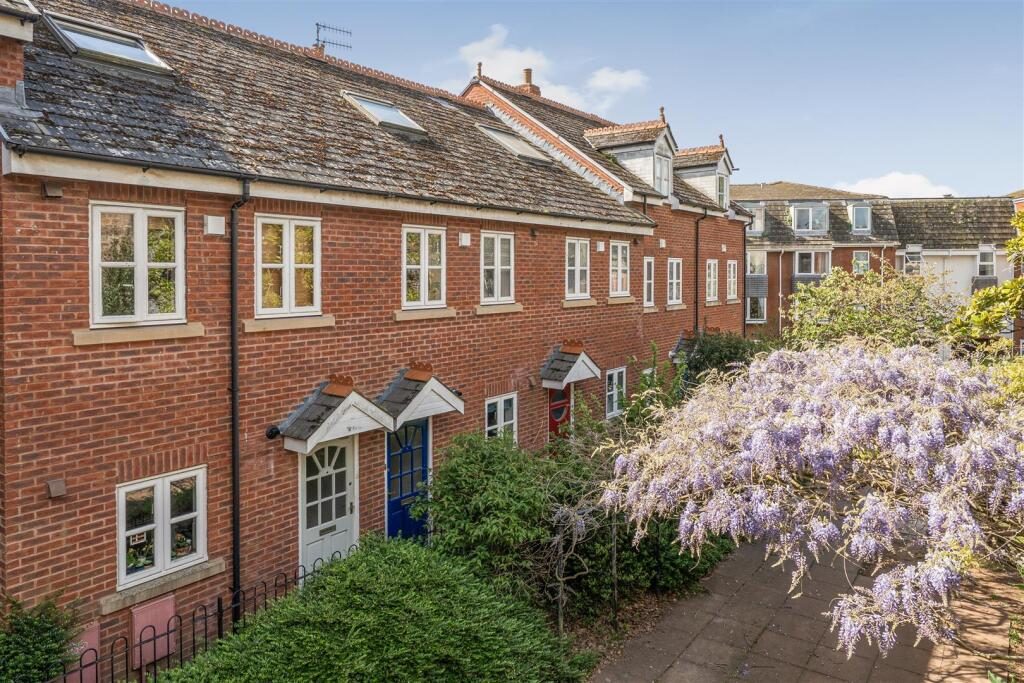 Terraced House