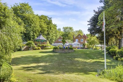 Property on RG10 8PE